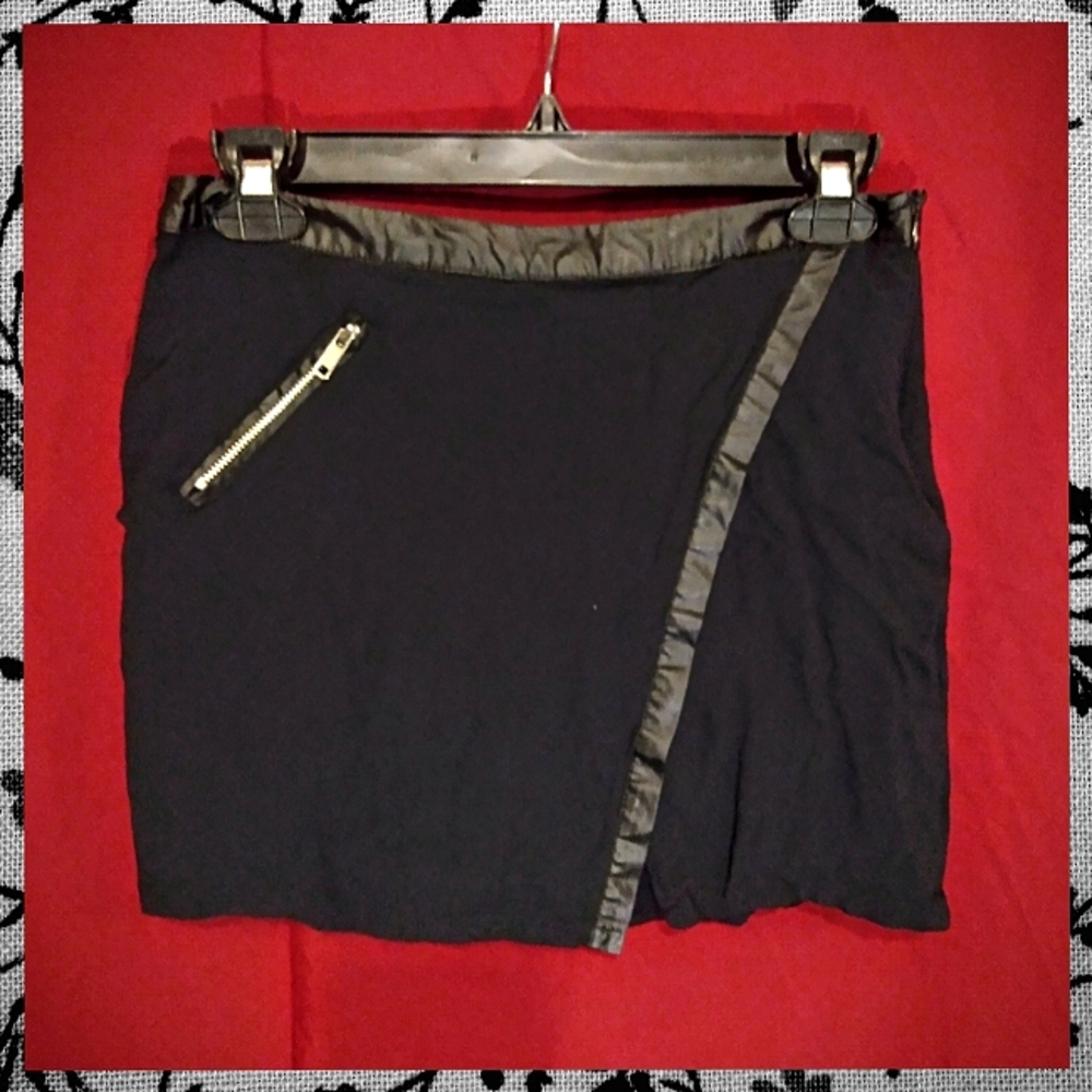 Kendall&Kylie Sm black miniskirt with PU trim